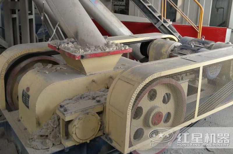 關于對輥式破碎機，客戶常問的5個問題（紅星老師傅實地講解）
