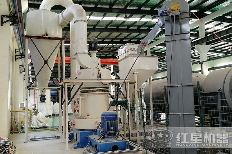 超細立式磨粉機環(huán)保現(xiàn)場